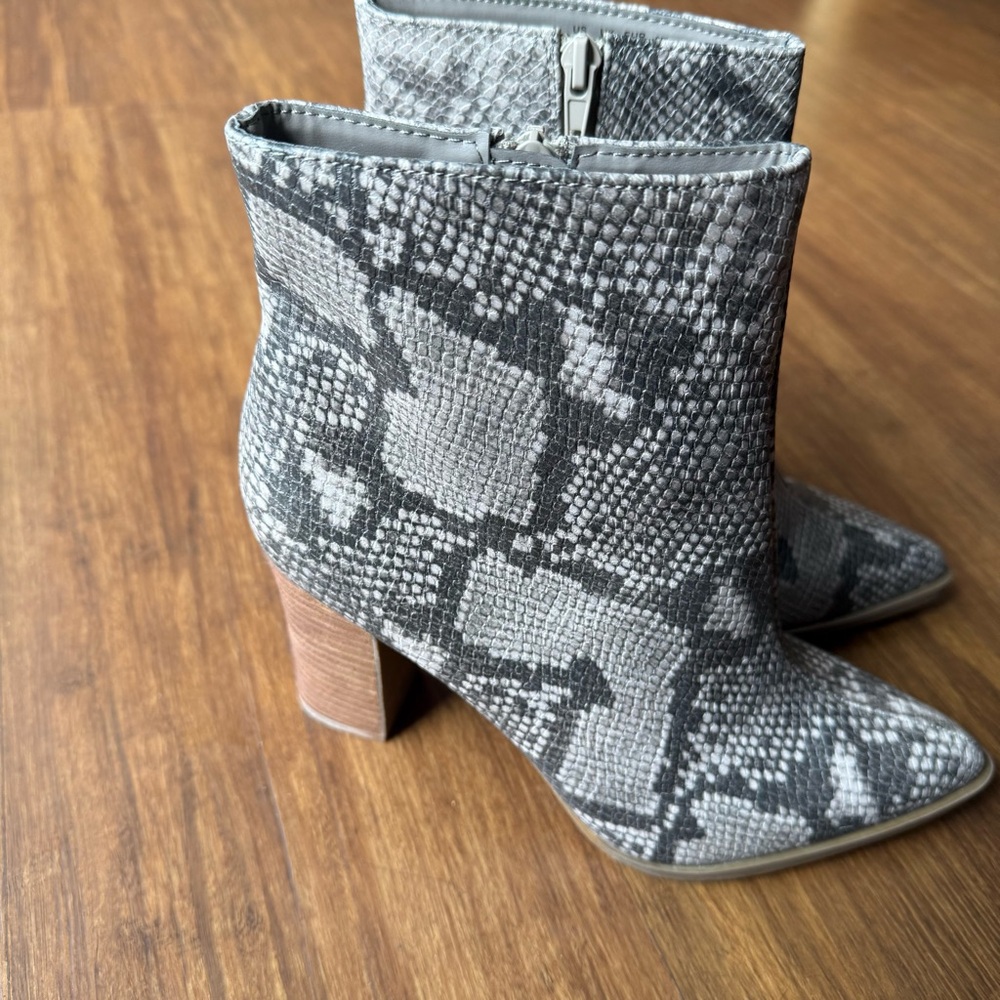 CARLOS by Carlos Santana Snakeskin Boots Womens 7.5 Lydia Faux Leather Heeled - Picture 3 of 13